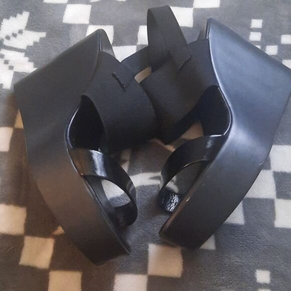 Charles David Made in Italy Black Strappy Patent Leather Sandals Size 41/9.5/10 - Picture 3 of 16